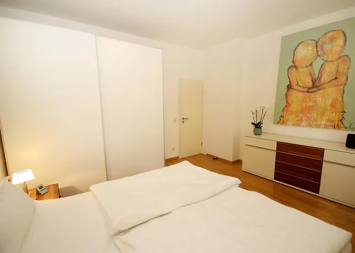 Moebliertes Im Herzen Von * Dusseldorf