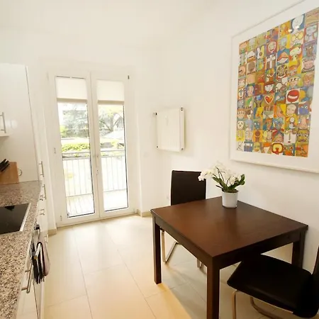 Apartment Moebliertes Im Herzen Von Dusseldorf