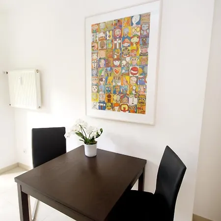 Moebliertes Im Herzen Von Apartment Dusseldorf